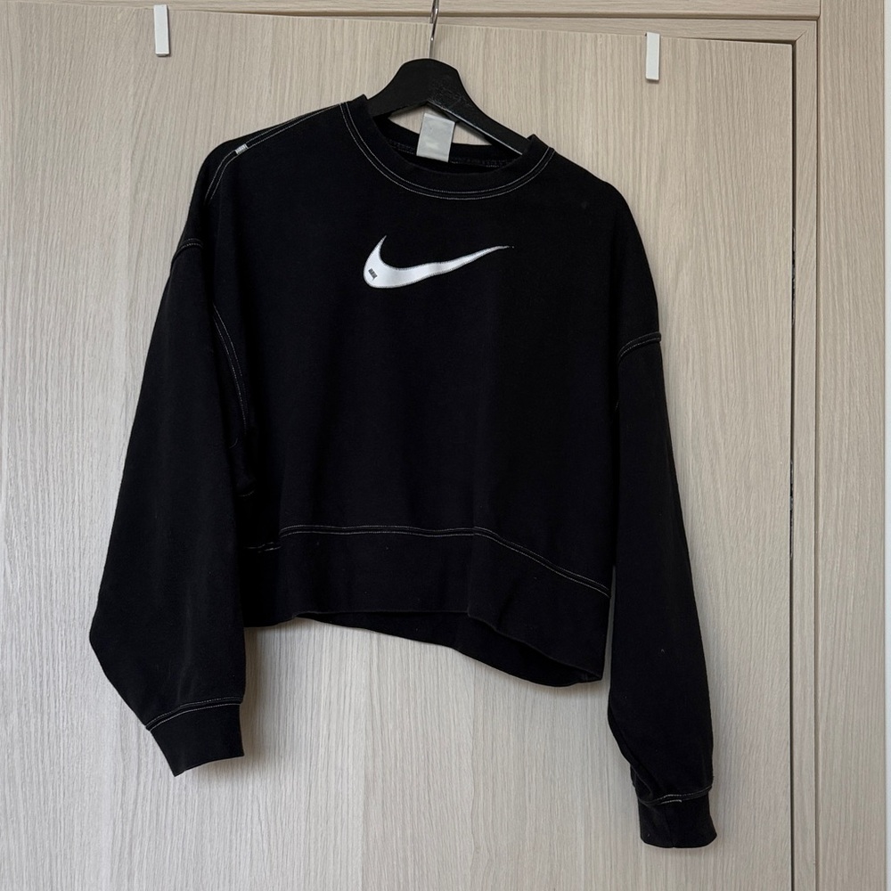 Black Nike cropped batwing sweatshirt size XS - Picture 1 of 3